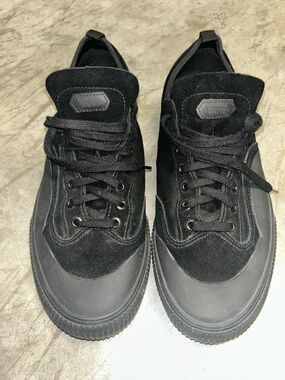 Vans Men’s Black Low-Top Lace-Up Sneakers